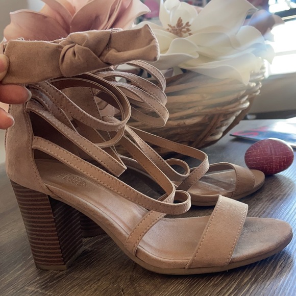 Nude pink shoes size 7 - Picture 1 of 2